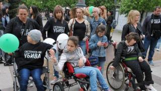 Протестиращите майки ще съдят хората, които ги дискриминират