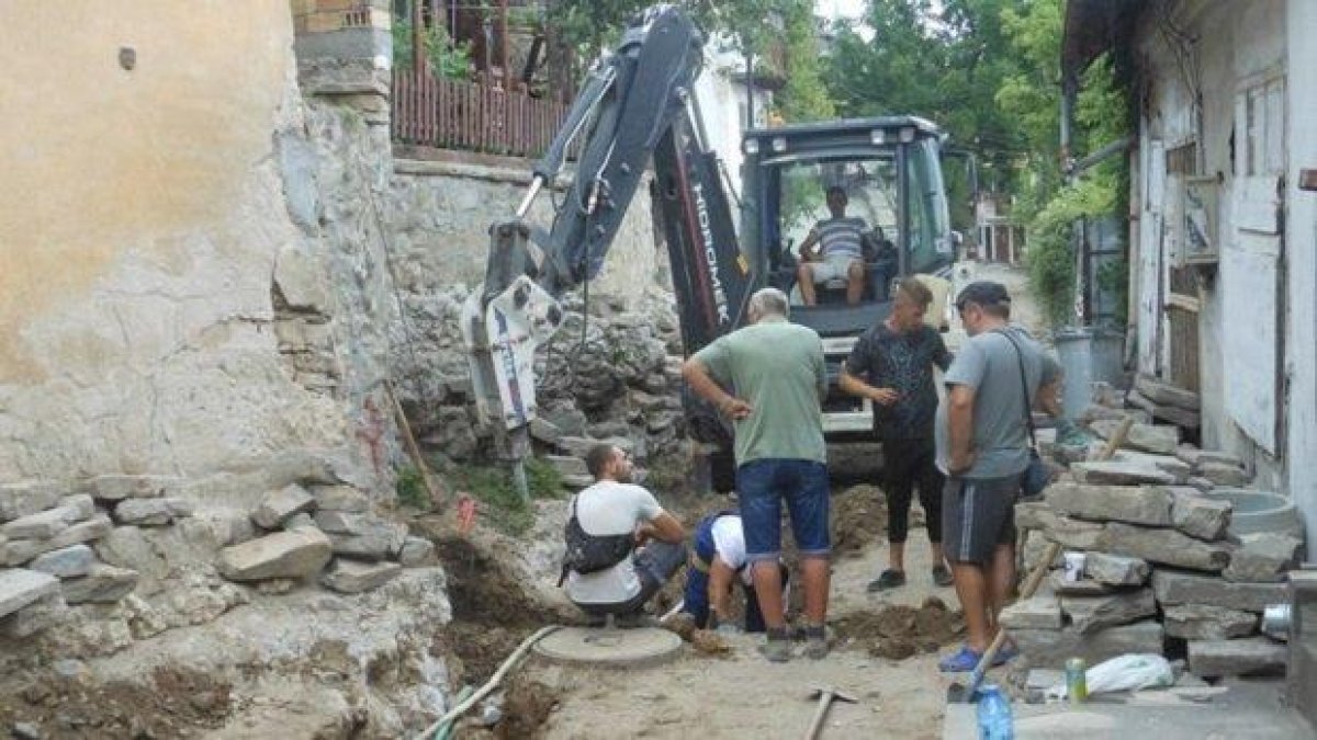 Ремонти в стария град на Велико Търново унищожават вековни каменни стълбища