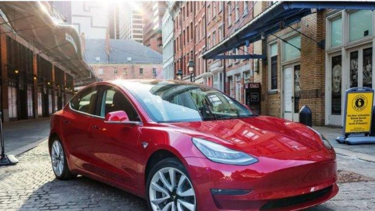 Новият електромобил на Tesla – „ток и жица“ или „късо съединение“?