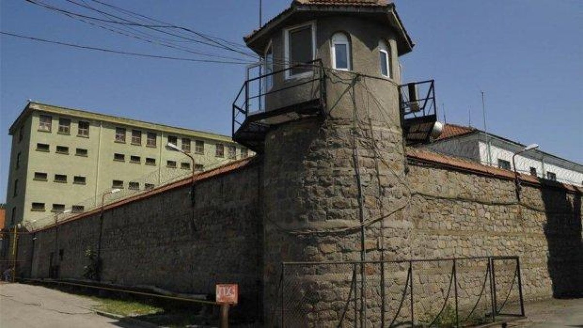 Какви зверства се вършат в Бургаския затвор?