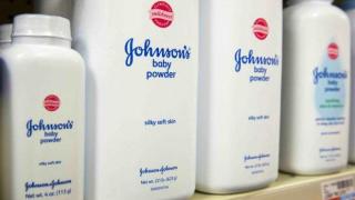Осъдиха J&amp;J да плати 4,7 млрд. долара заради продукт, причиняващ рак