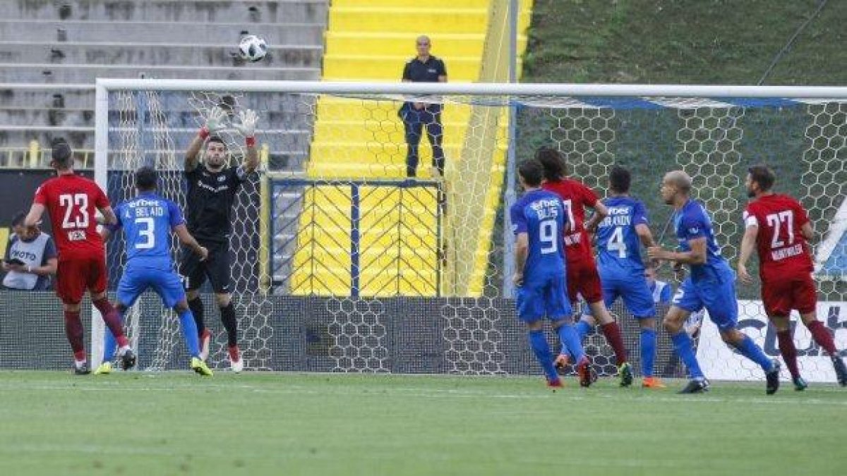 Левски отпадна позорно от Лига Европа, агитката изригна