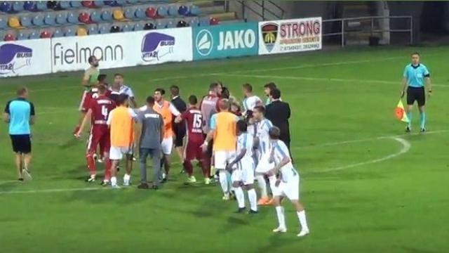 Меле на терена след успеха на ЦСКА срещу ФК Рига (видео)