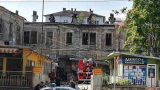 Пожар изпепели покрива на "Царските конюшни" в София, вижте какви са щетите (видео)