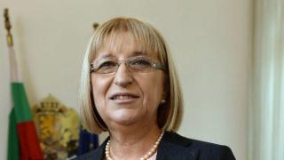Цачева нямало да влиза в "хипотези" за срива на Търговския регистър, но ще търси отговорни