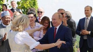 Скандал в Австрия заради булчинския реверанс пред Путин