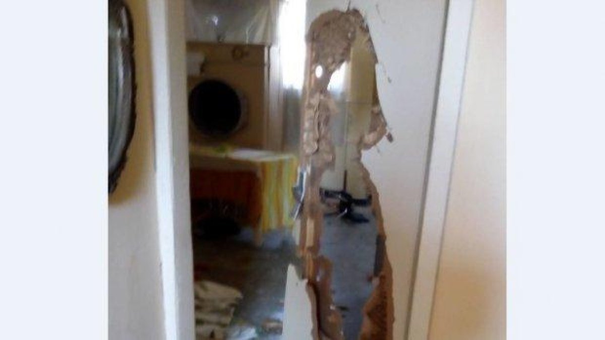 Вандали потрошиха с брадви и чукове в Центъра за деца с аутизъм в Плевен (снимки)