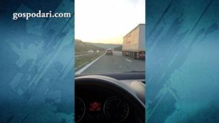 Цистерна се движи по магистралата със 140 км/ч (видео)