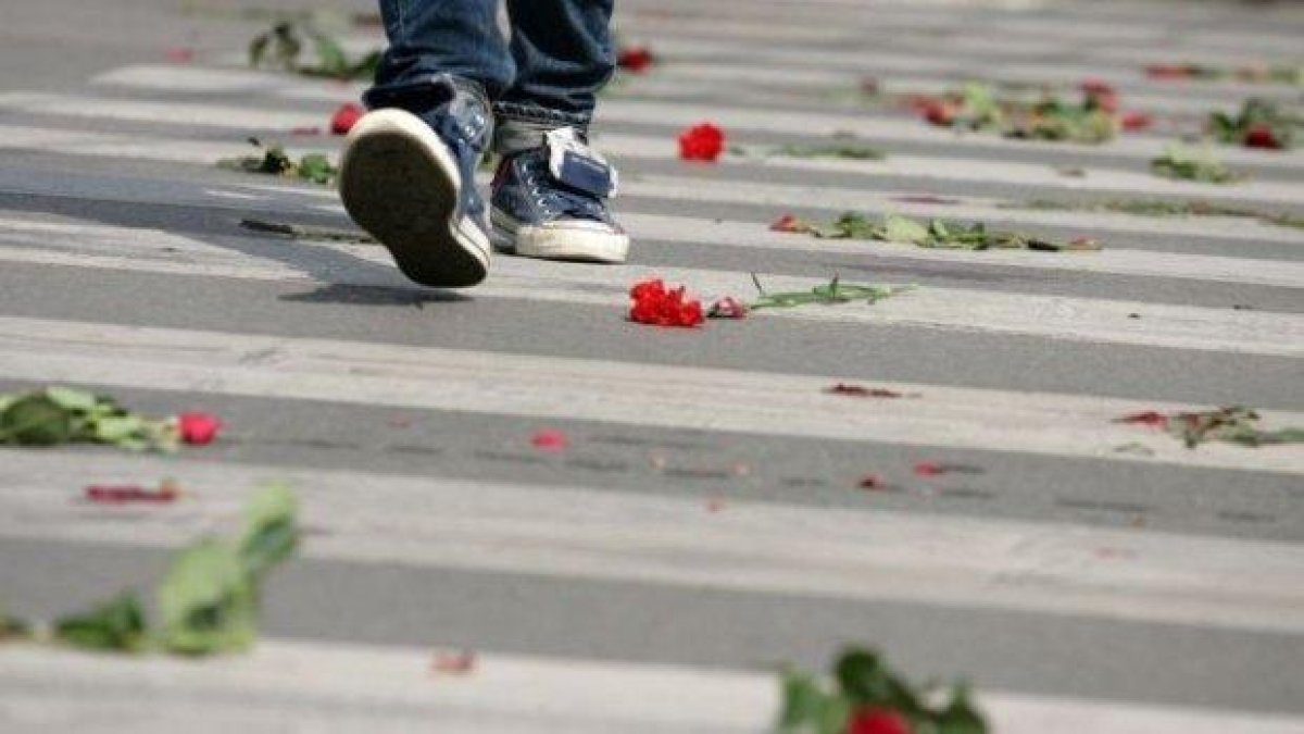 15-годишно момиче бе блъснато на пешеходна пътека и загина