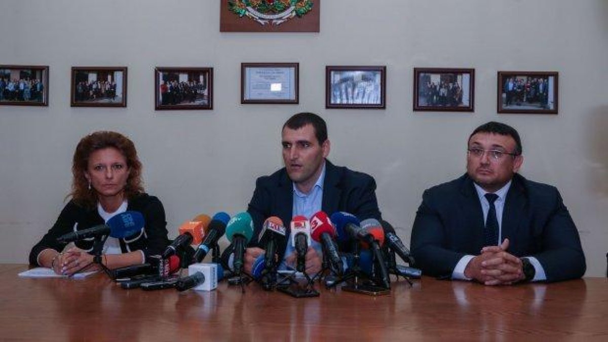 Искат постоянен арест за Миню Стайков, търсят сина му в Европа