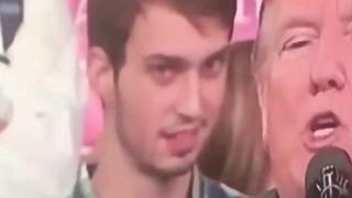 Противник на Тръмп го подиграва зад гърба по време на реч (видео)