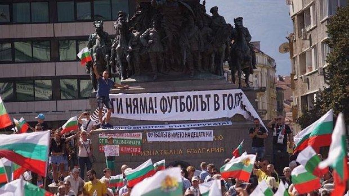 Това ли са "българите в чужбина"?