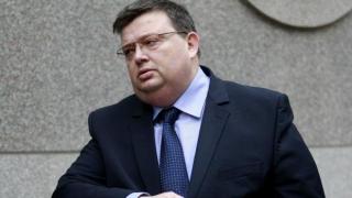 Цацаров разкри: Производството на цигари и алкохол без бандерол не е престъпление