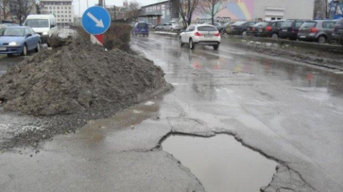 Българите поставят оценка „Среден“ на пътната инфраструктура в страната