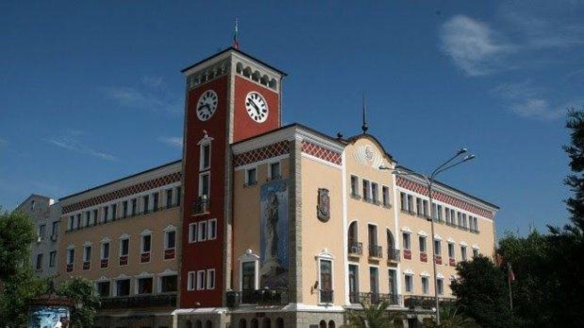Глобиха лекарка за незаконни бележки на ученик