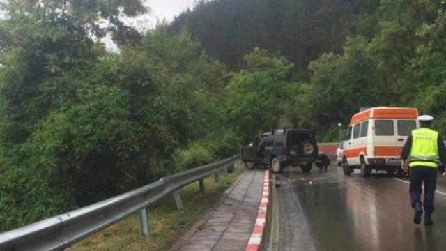 Версията на "Трейс" за ремонта на пътя край Своге
