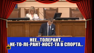 Народният представител Стефан Апостолов срича в парламента