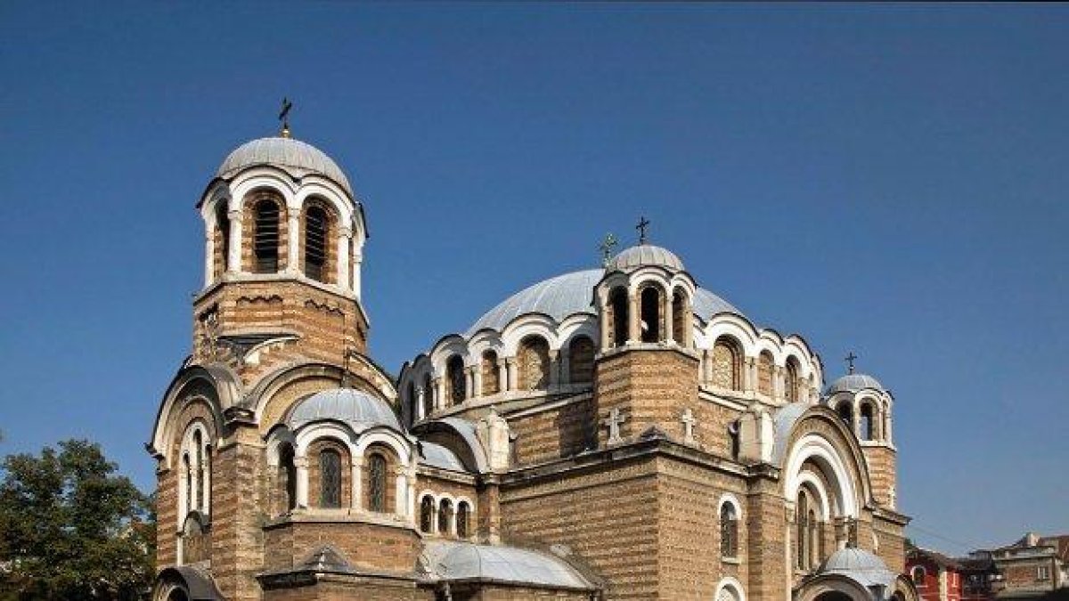 Идеята на плочките пред "Св. Седмочисленици" била... църквата да изпъква