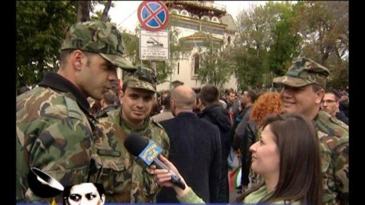 Министерството на отбраната търси войници по радиото
