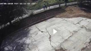 Предполагаемият убиец бяга от местопрестъплението в Русе (видео)