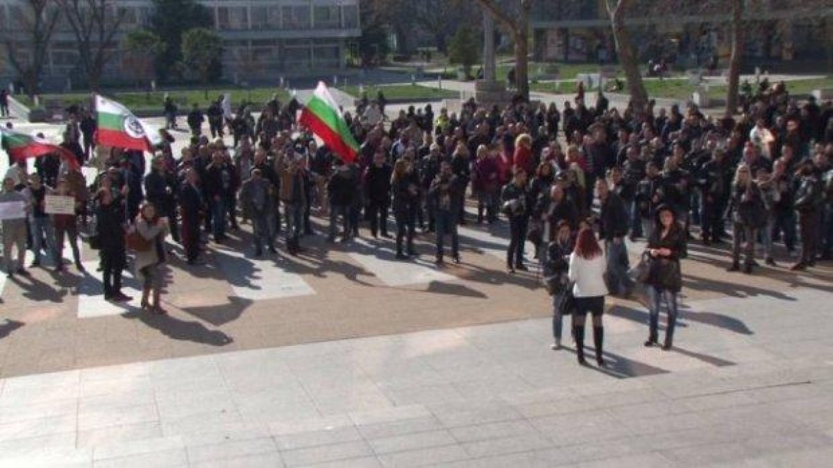 Отсрочка за граничарите, съдени в Турция, стотици ги подкрепиха