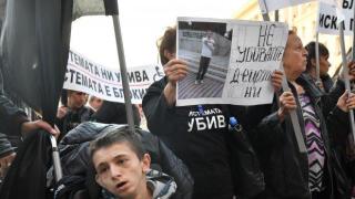 Искат оставка на Валери Симеонов за "тези уж болни деца"