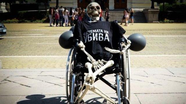 Майките на деца с увреждания излизат на протест с искане за оставката на Валери Симеонов