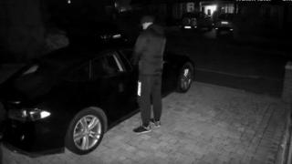 Вижте как бандити крадат Tesla модел S (видео)