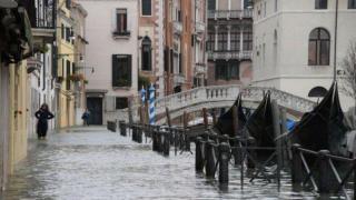 Историческият център на Венеция е под вода (видео)