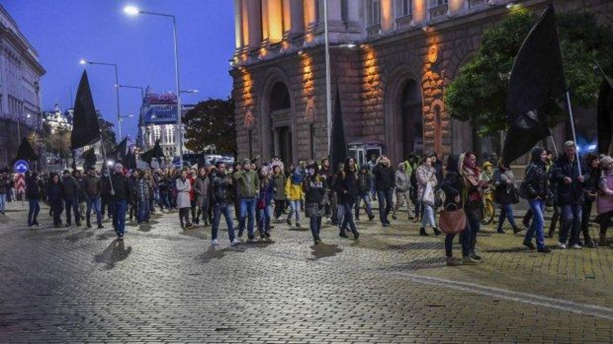 Майките продължават с протестите, блокираха кръстовище в София