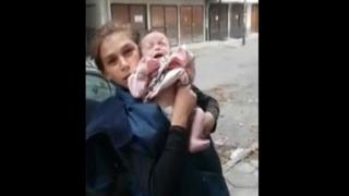 Според педиатър бебенцето от скандалното видео било недохранвано