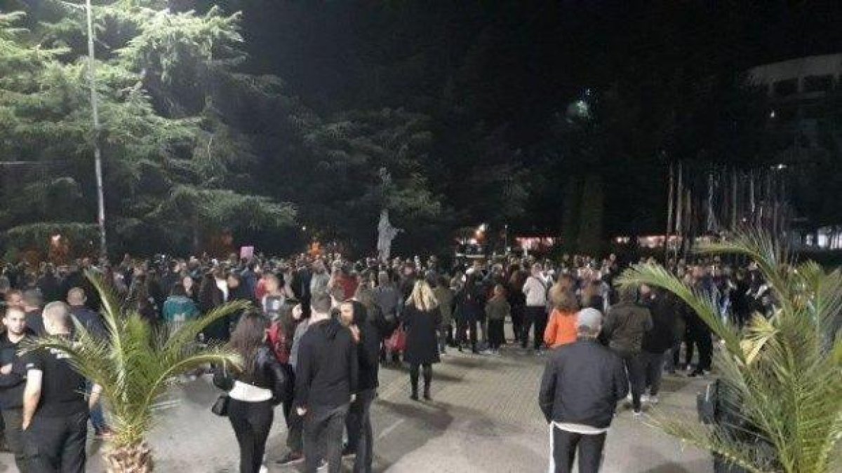 Казанлък въстана срещу каруците, тръгна и подписка (снимки)