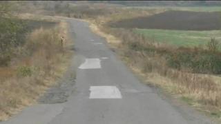 Село ремонтира пътя си само