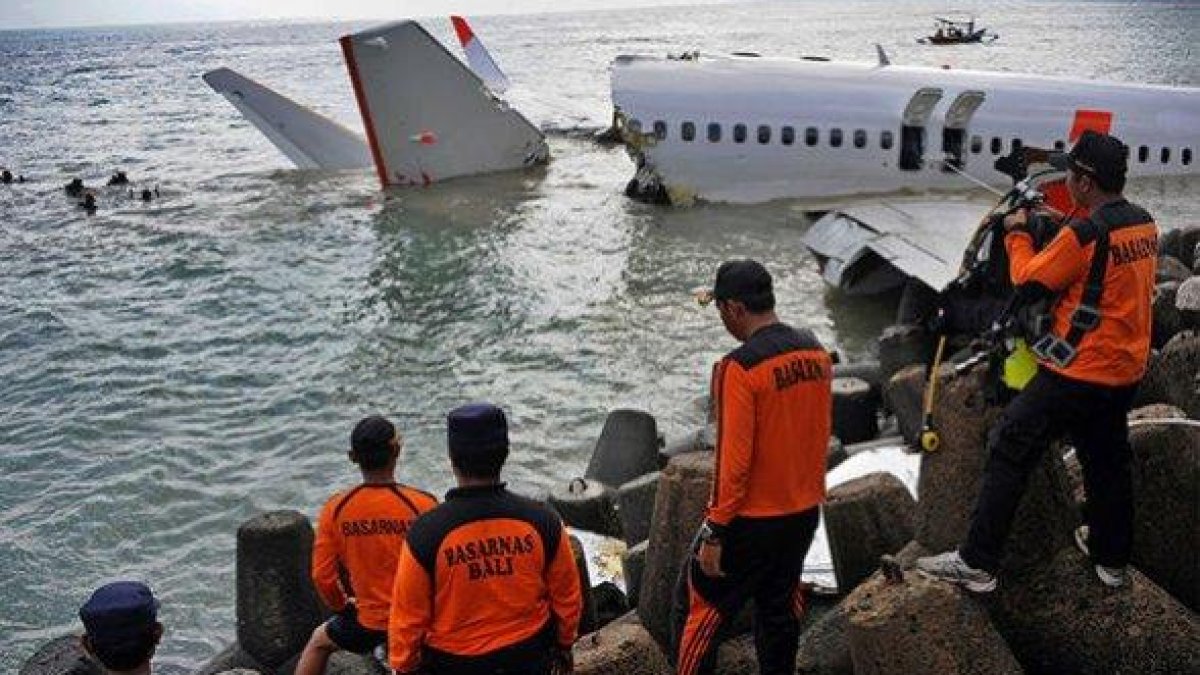 След катастрофата в Индонезия, Боинг издаде съвети за самолетие 737 Max