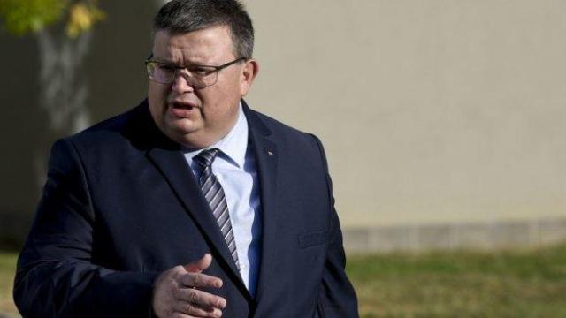 Цацаров поиска имунитета на шестима депутати