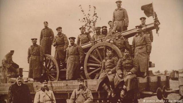 "Тоталната война" в българските учебници