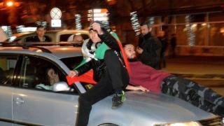 Напрежението ескалира в поредния ден на масови протести (снимки)
