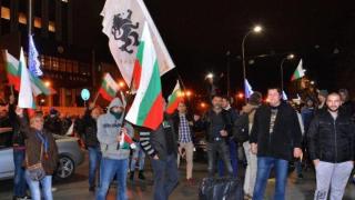 Напрежението във Варна ескалира, полицаи използваха лютив спрей