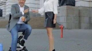 След скандалната реклама, договорът с външния продуцент на "Алма матер" е замразен