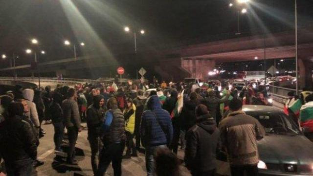 Шофьор е стрелял с пистолет по протестиращите в Перник