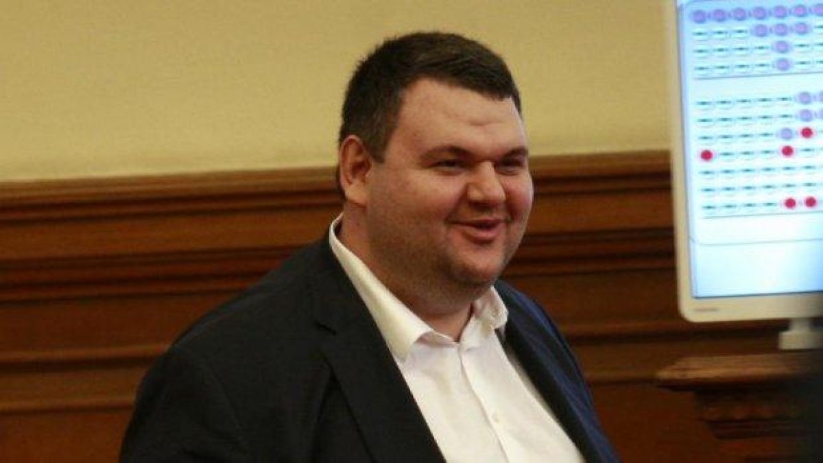Пеевски, Гергов и Банев влезли в един университет…