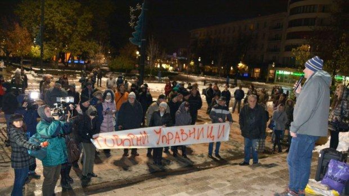 Пореден ден на протести, отново блокираха ключови пътища (снимки)