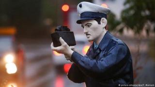 Тийнейджър взе шофьорска книжка, а след по-малко от час му я отнеха