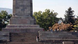 Студентът драскал по Паметника на Съвестката армия: Има далеч по-неморални неща