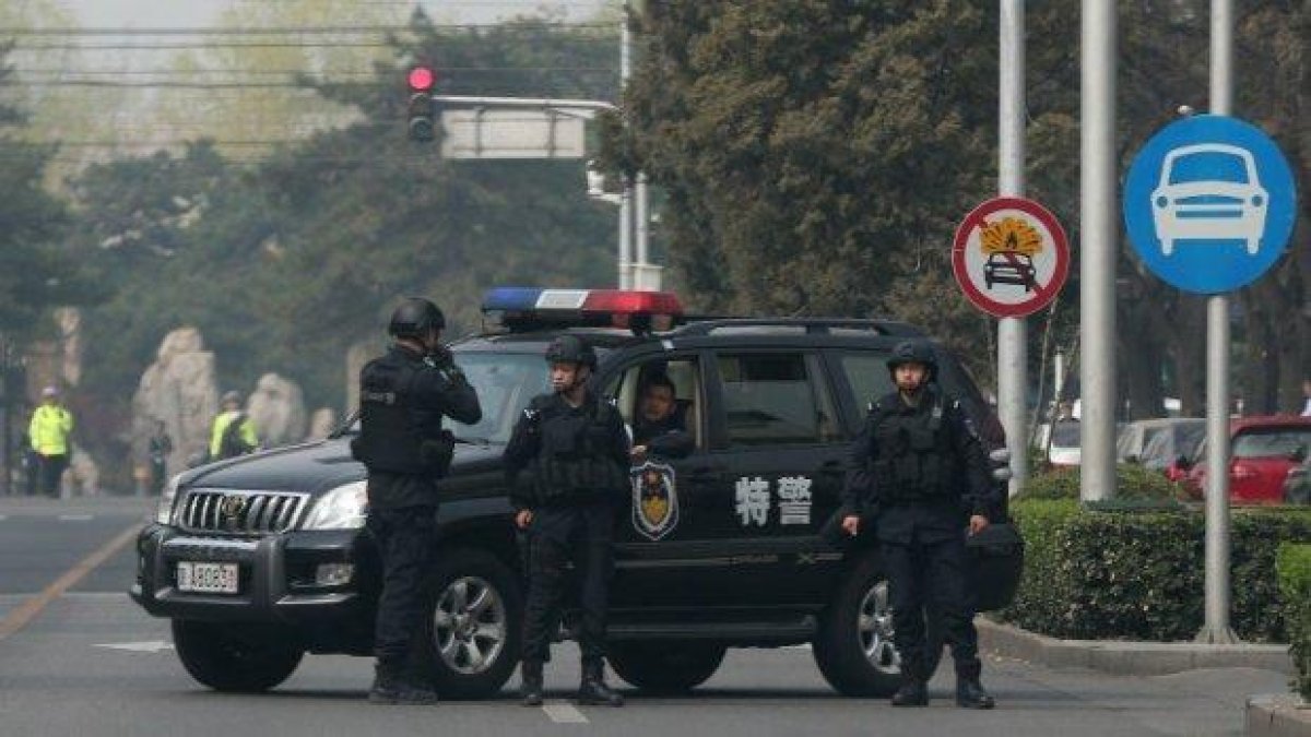 5 загинали и 18 ранени деца, след като кола се вряза в група ученици