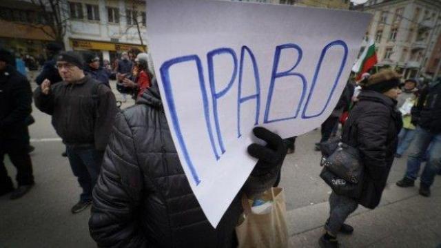 Протести за застраховки, данъци и Иванчева блокират София