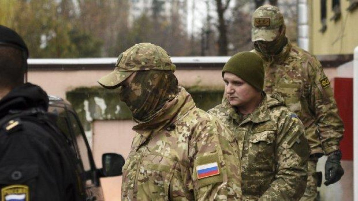 Арестуваха за 2 месеца и 24-имата украински моряци