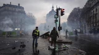 Протестите във Франция взеха четвърта жертва