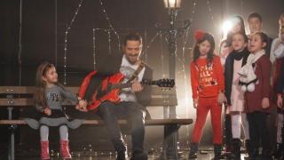 Владо Михайлов и "Мики Маус" създадоха нова „Коледна Песен”