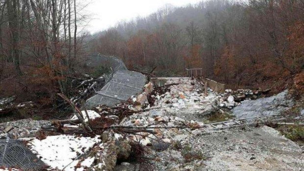 Оградата по границата с Турция пак падна